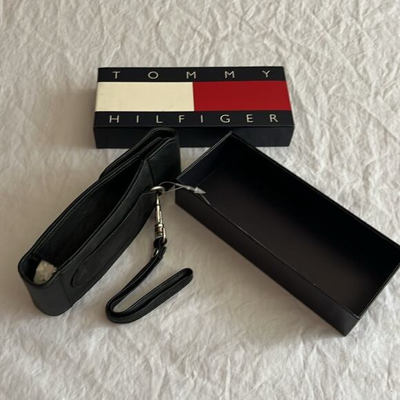 Vintage New Tommy Hilfiger Cell Phone Case Removable Wristlet Box Included - Picture 2 of 6